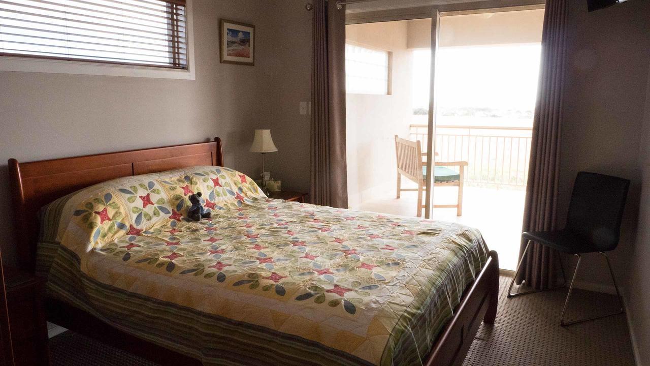 Rezare House Bed & Breakfast 왈라루 외부 사진