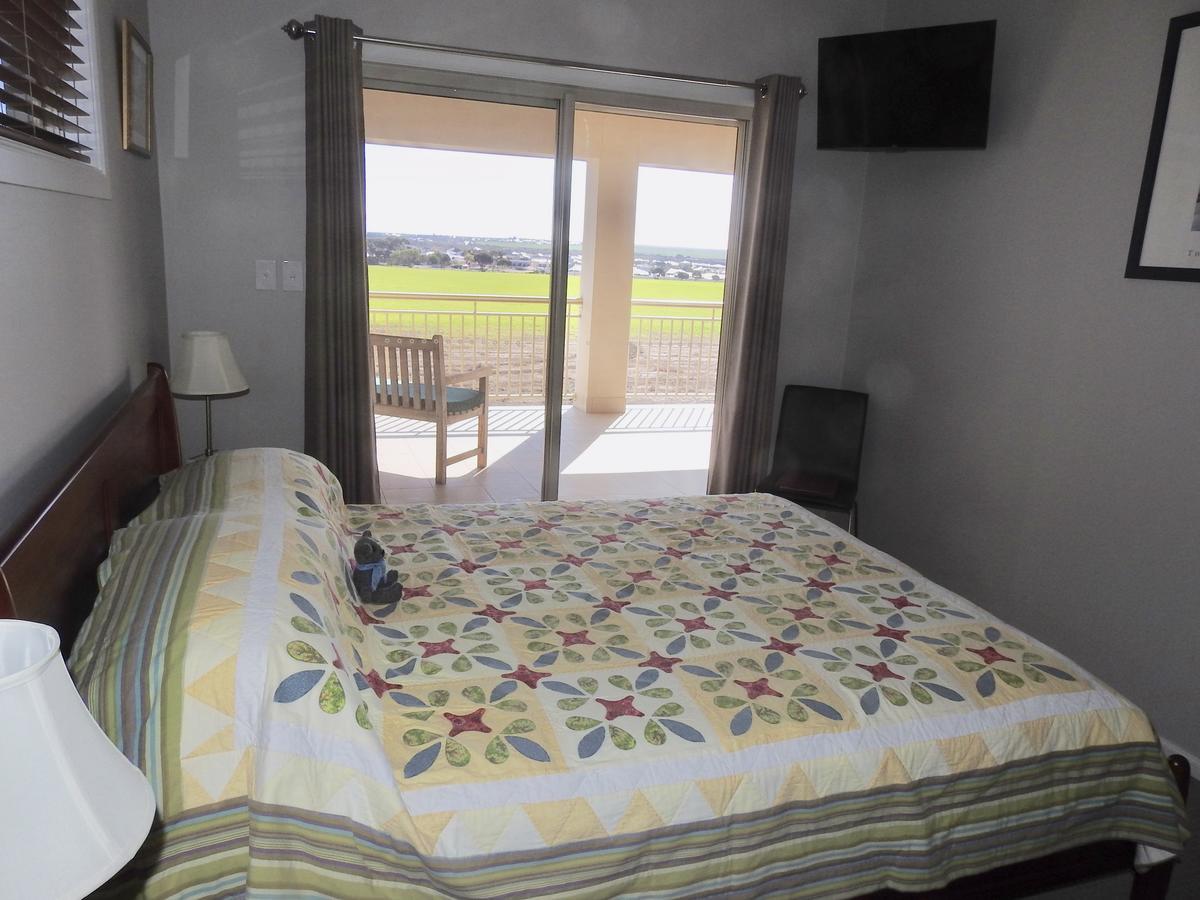 Rezare House Bed & Breakfast 왈라루 외부 사진